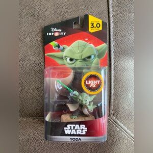 Disney Infinity 3.0 Yoda Figure (Star Wars Light FX) – NEW Sealed – Minor Wear